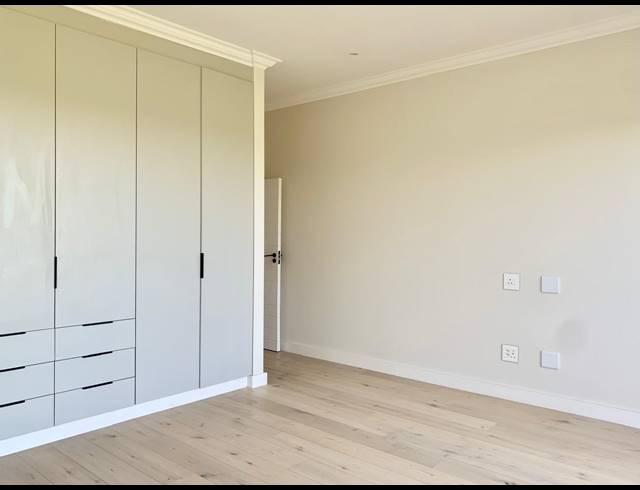 3 BEDROOM TOWNHOUSE FOR SALE IN SALT ROCK